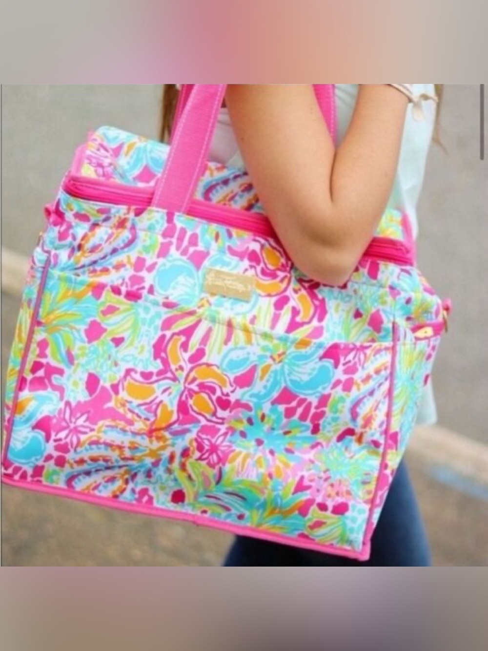 Lilly Pulitzer Colorful insulated cooler Floral Beach Tote with Hot Pink Handles - Picture 2 of 8